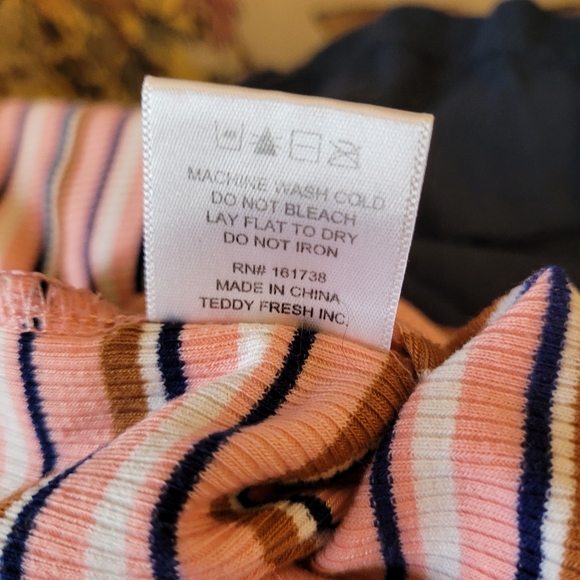 Teddy Fresh Need A Hug Short Sleeve Mock Neck Striped Pink Tshirt - S - Picture 7 of 9
